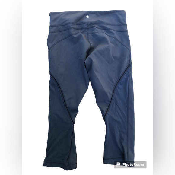 Lululemon Ladies Crop - Picture 2 of 5